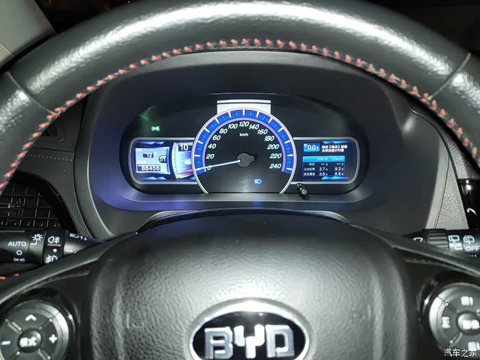 请问十万公里的比亚迪s7还能卖多少钱啊?