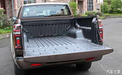 作为款皮卡能能装也它硬核指标后斗容积而且尾箱门放倒后能货斗形成个