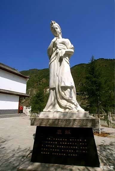 此为褒姒塑像,其子洪德为救其父,献褒国美女褒姒于周幽王,褒珦得复