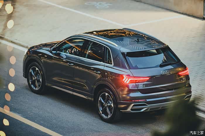 尾部的coupe造型得以保留,这是q3颜值的魂,特别是后段分开的腰线,双