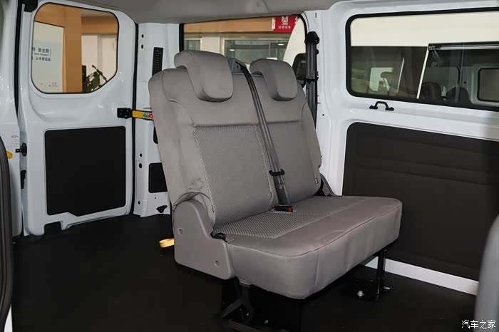 17款全顺的罕见座椅布局
