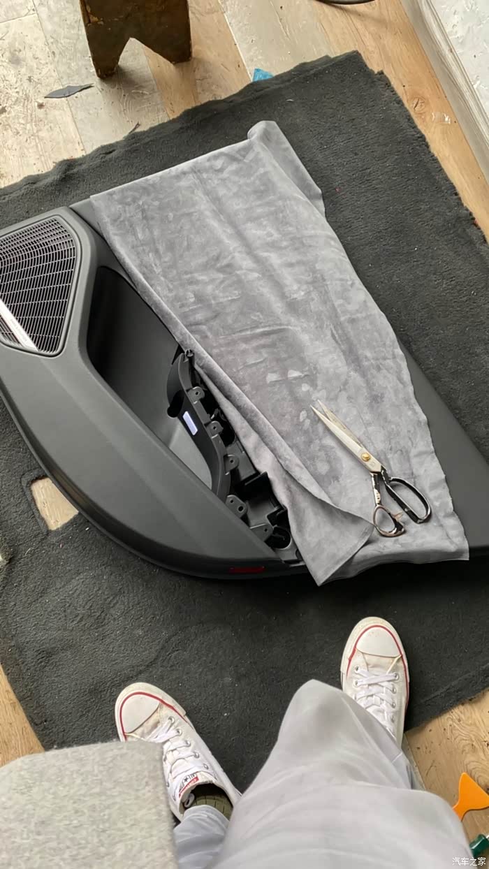 奥迪a4l内门把手包皮门板包翻毛皮