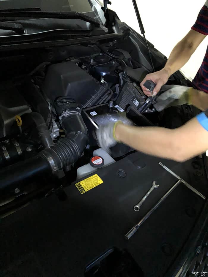 nx200t电瓶更换指南