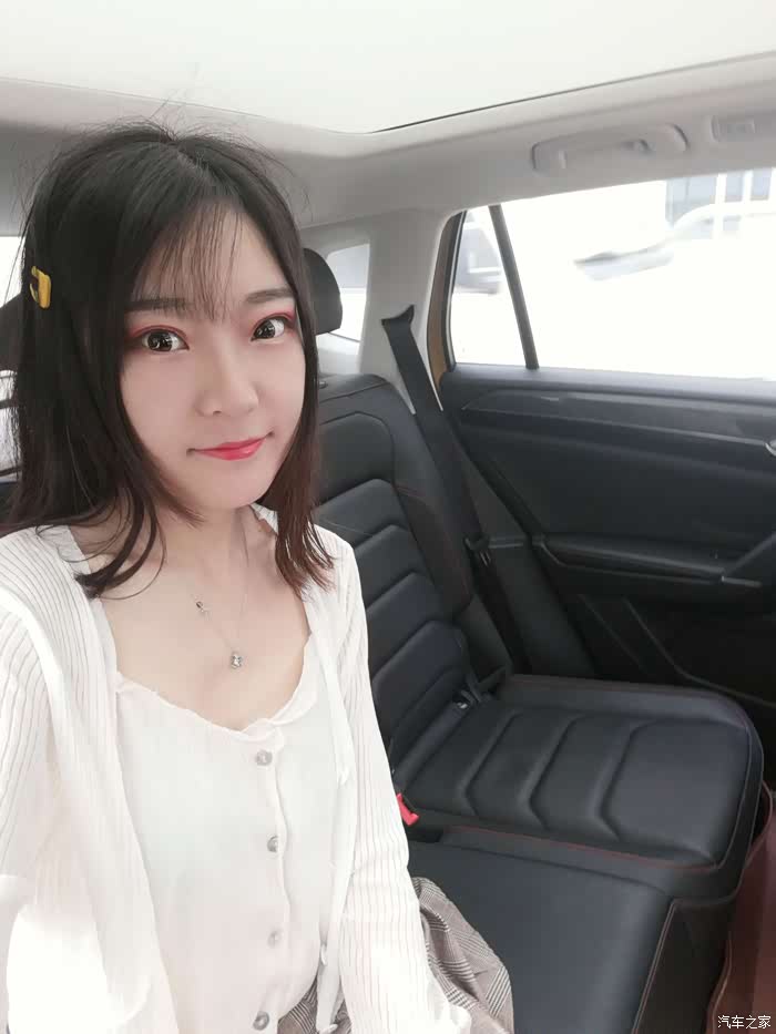 真人版洛天依 后面有福利