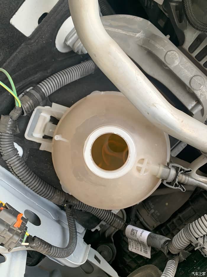 防冻液是添加一下,还是放了重新换