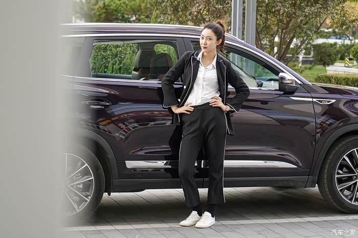 共享美好时光,媳妇来当车模记录下与瑞虎8plus的甜蜜瞬间