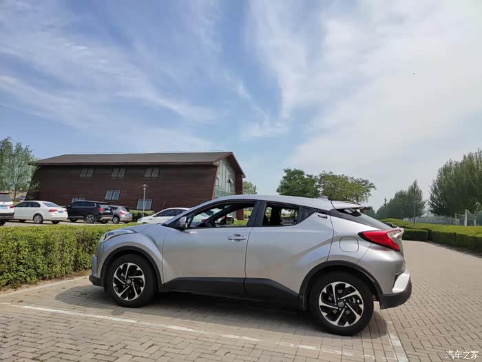 开着奕泽去山间跑步运动减肥后路过烧烤摊怎么办