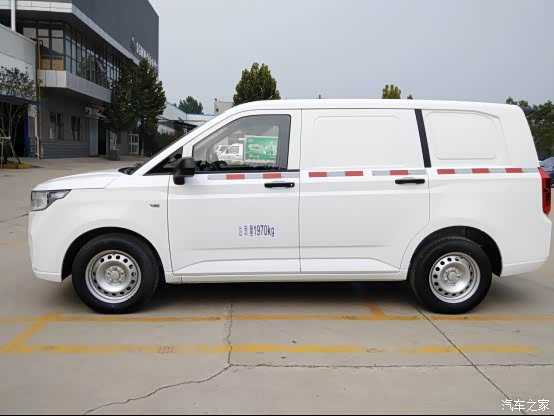 去看了五菱宏光plus封窗版大气实用性价比高