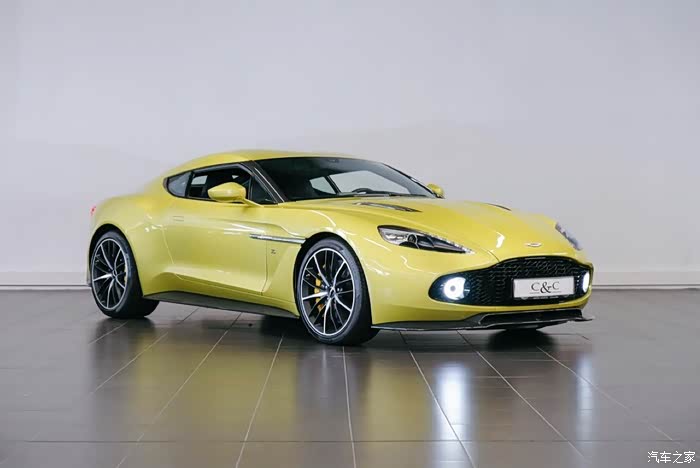 aston martin v12 蛰伏的霸气猛兽一枚.