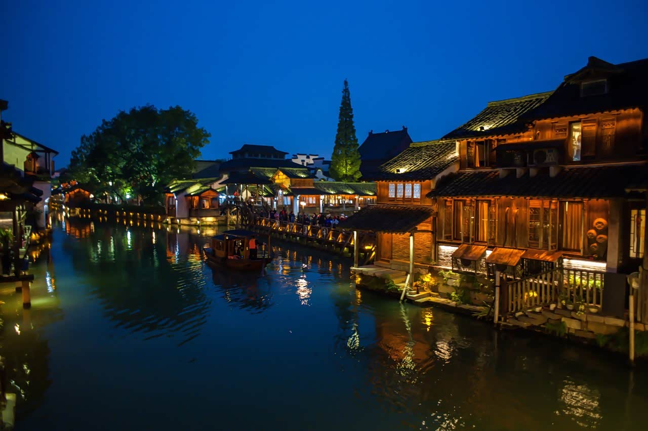 中国六大古镇之乌镇夜晚的景色特别迷人