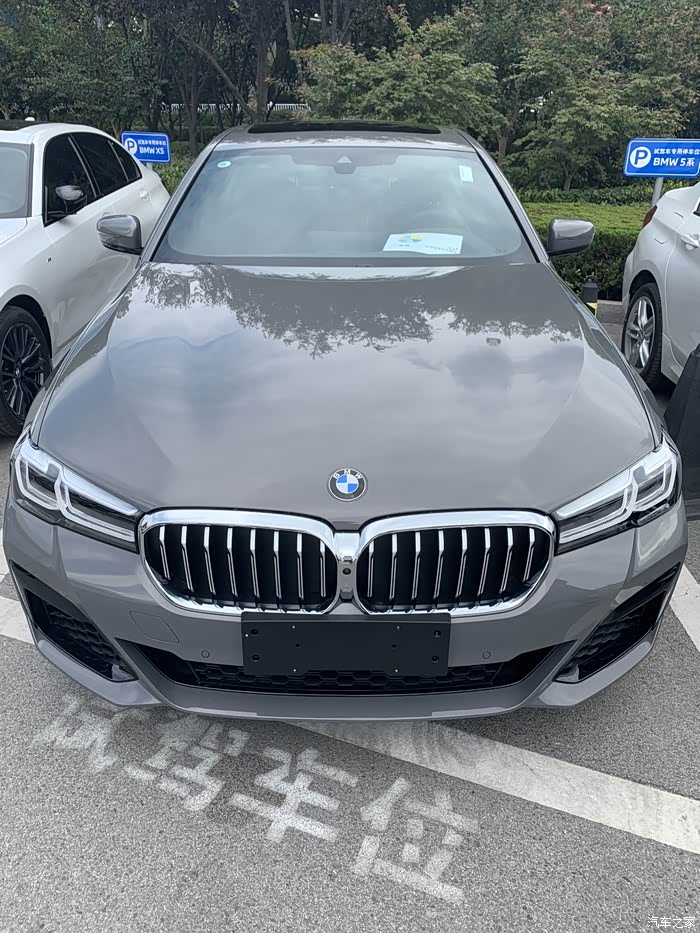 21款540i提车贝尔尼纳灰