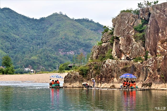 桃花源竹筏漂流图片