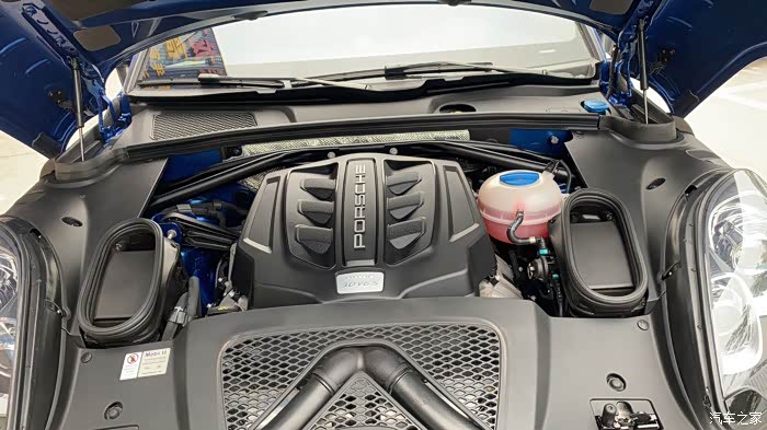 最新款macan发动机仓都减配成啥样了!