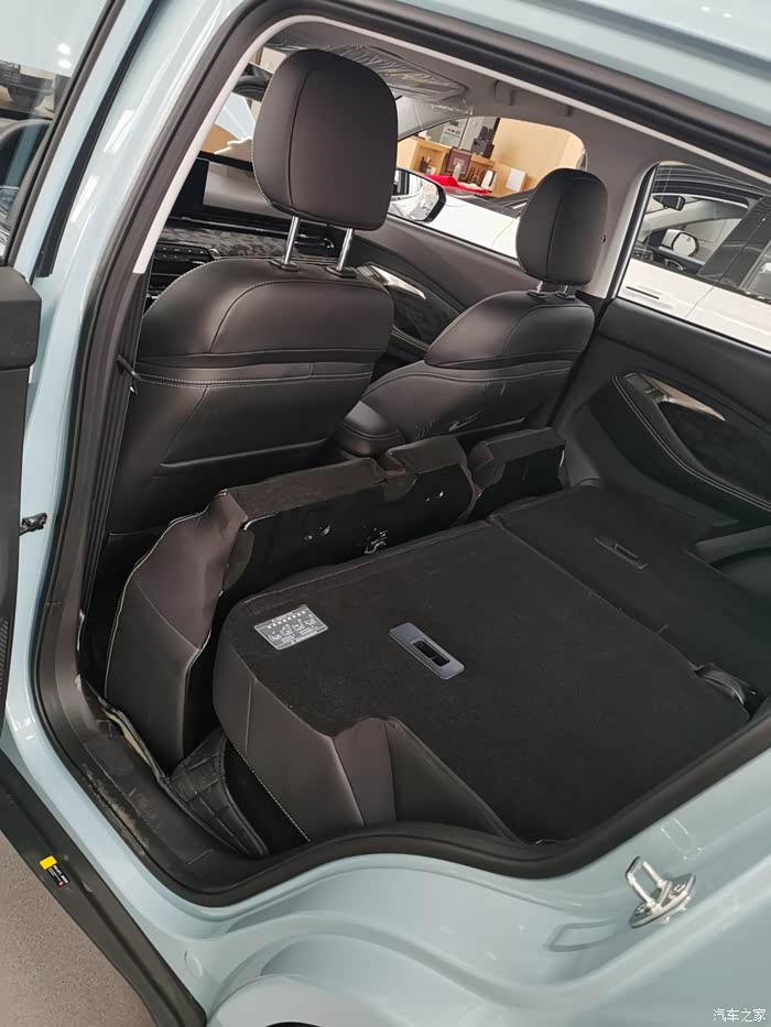 智能时尚款新宝骏rs3