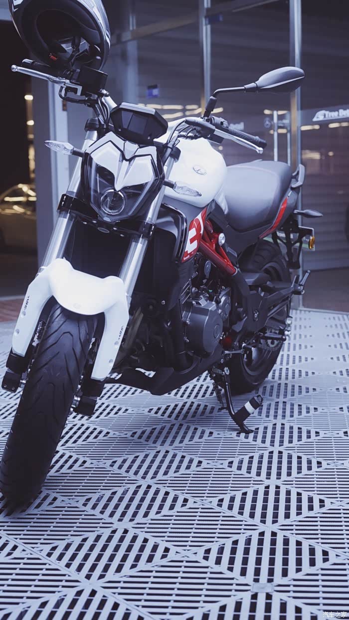 都说小黄龙毛病多冒险提了贝纳利302s