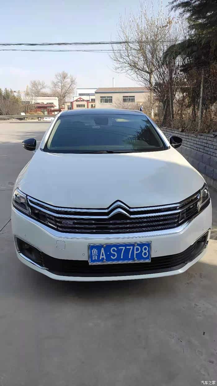 百年臻享胖6家中第二辆雪铁龙轿车