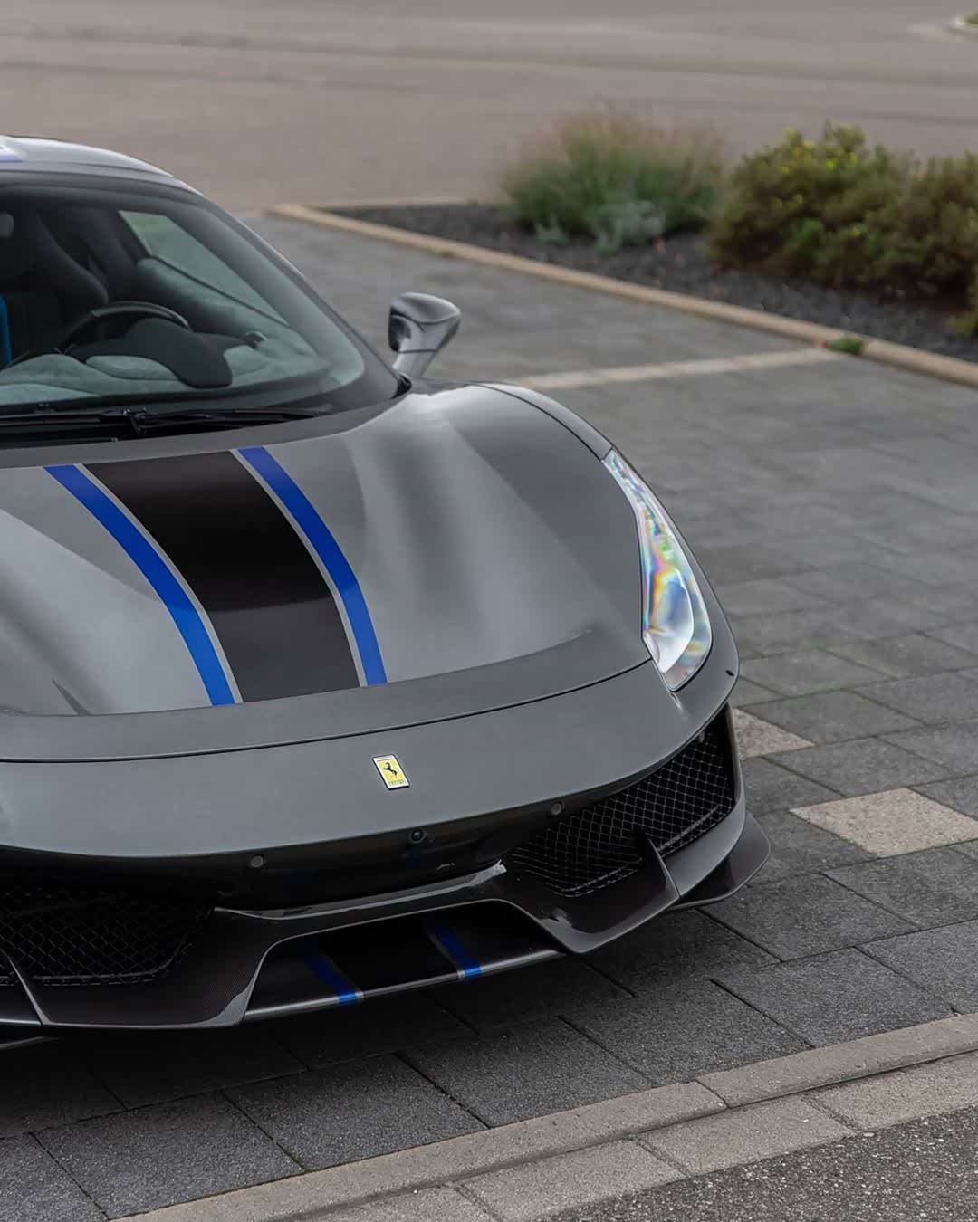 法拉利488车身颜色灰蓝双色条纹好漂亮