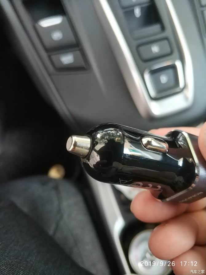 crv点烟器转usb口很松垮一碰就接触不好