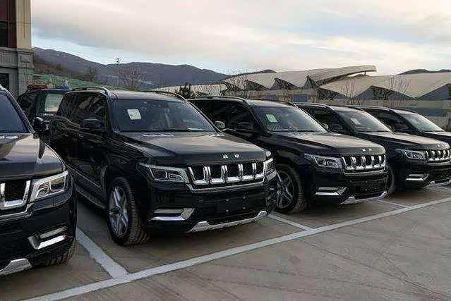 北京bj90就是一辆换了标的奔驰gls