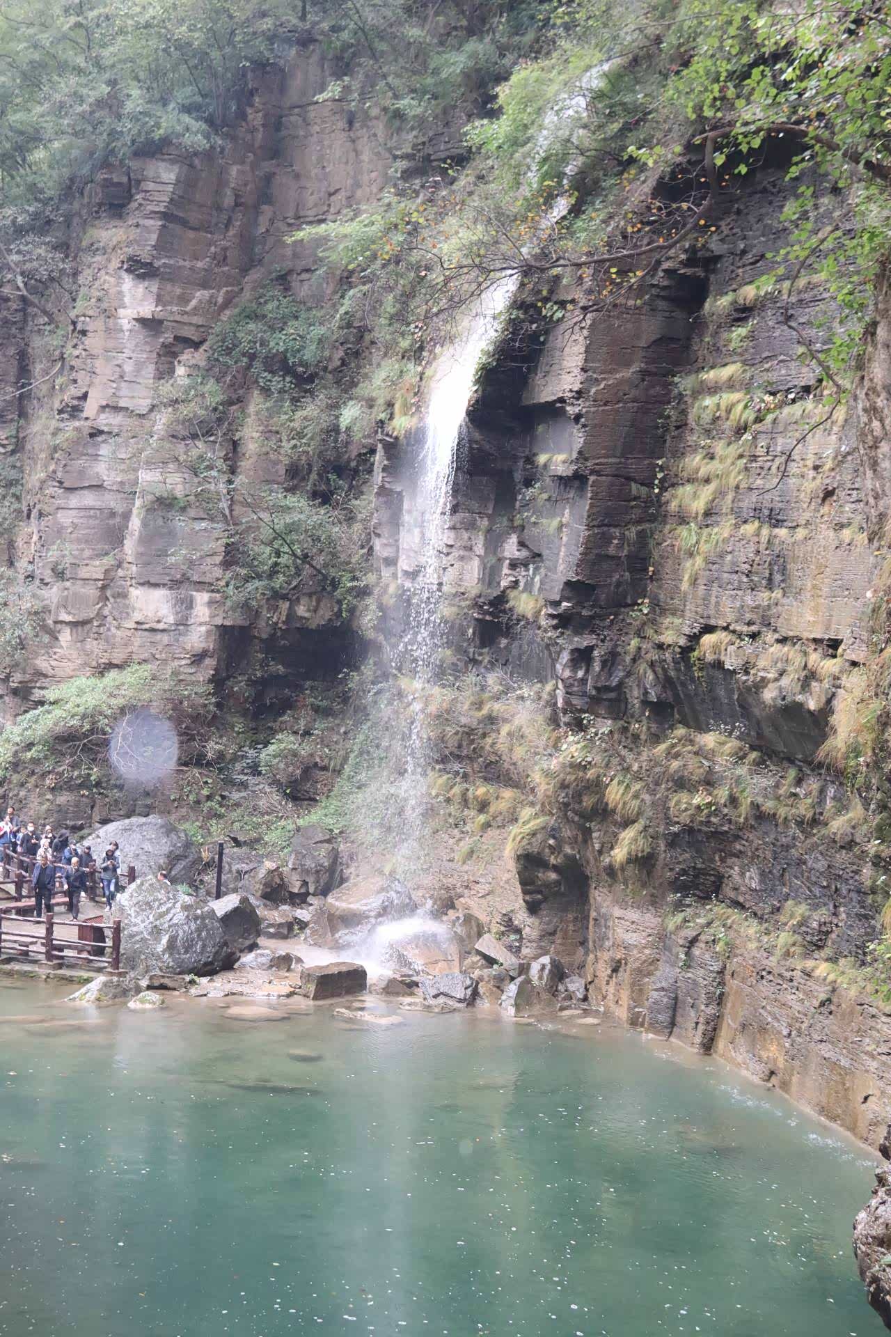 小堤流水,瀑布峡谷,风景美丽.