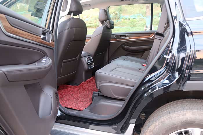 试驾大七座荣威rx8体验豪者自豪