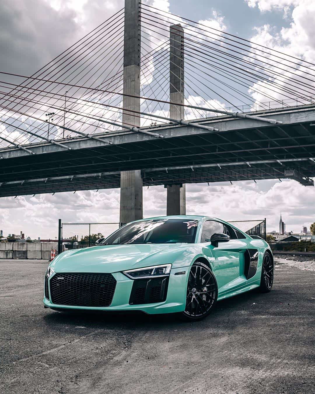 奥迪r8v10plus薄荷绿和这个夏天很配