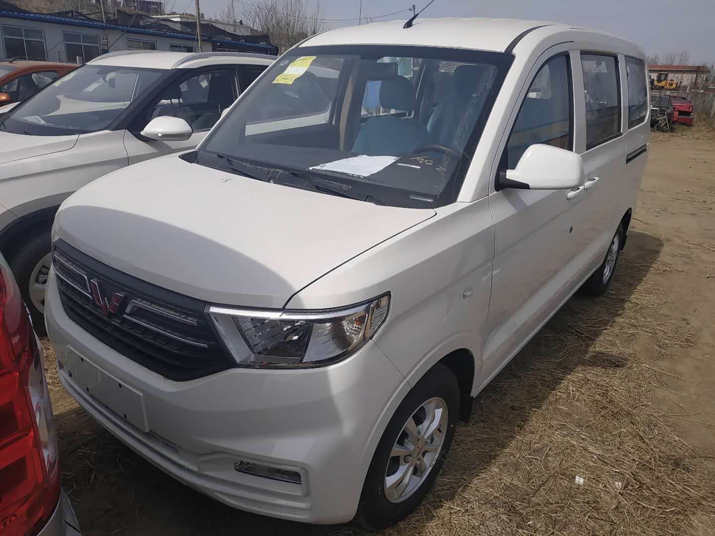 【图】刚刚来4s店新款宏光v_五菱宏光v论坛_汽车之家论坛