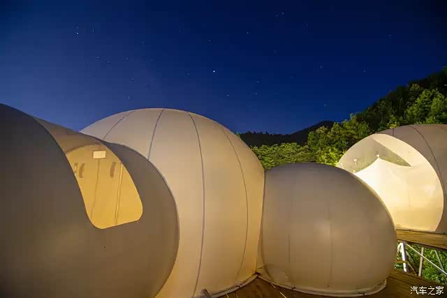 星空泡泡屋就坐落在距离武汉市区仅1.5小时车程的锦里沟景区.