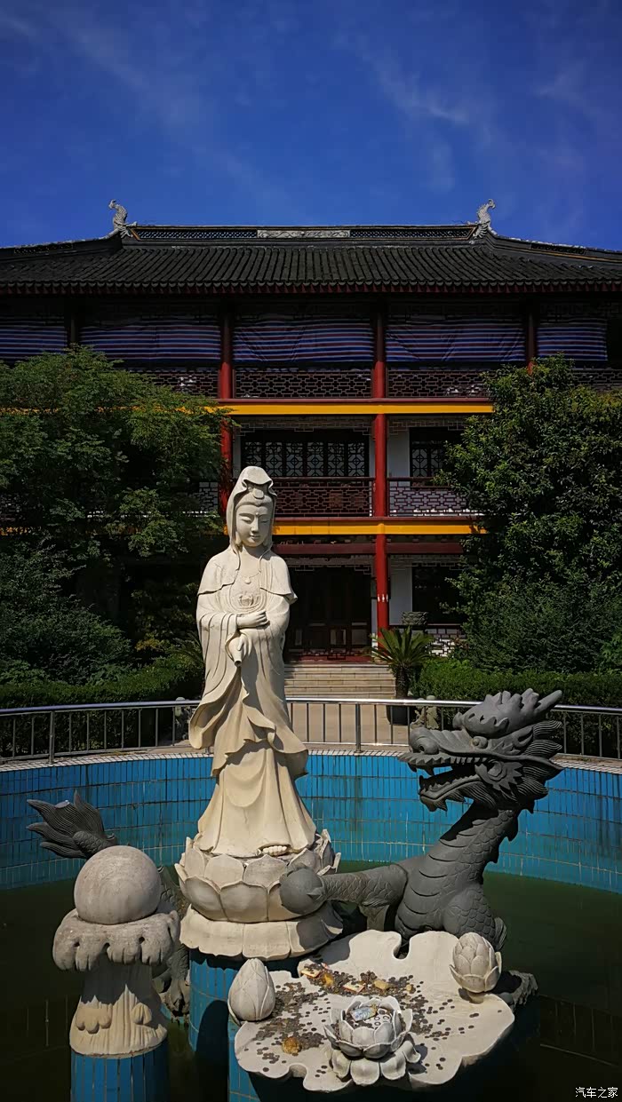 假日不出上海去了据说是上海现存最古老的青龙寺兜了一圈