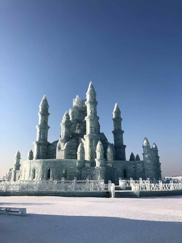 梦幻的冰雪城堡,里面可能住着冰雪女王哦