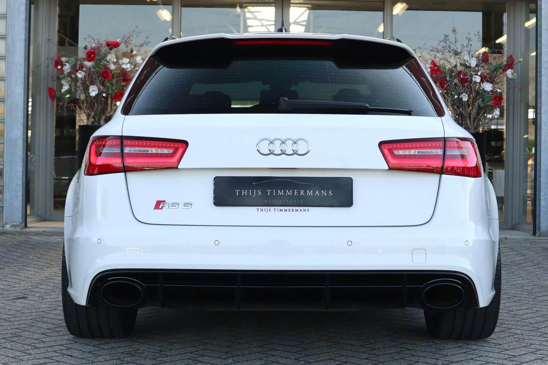 奥迪rs6颜色好像不搭西装暴徒的称号