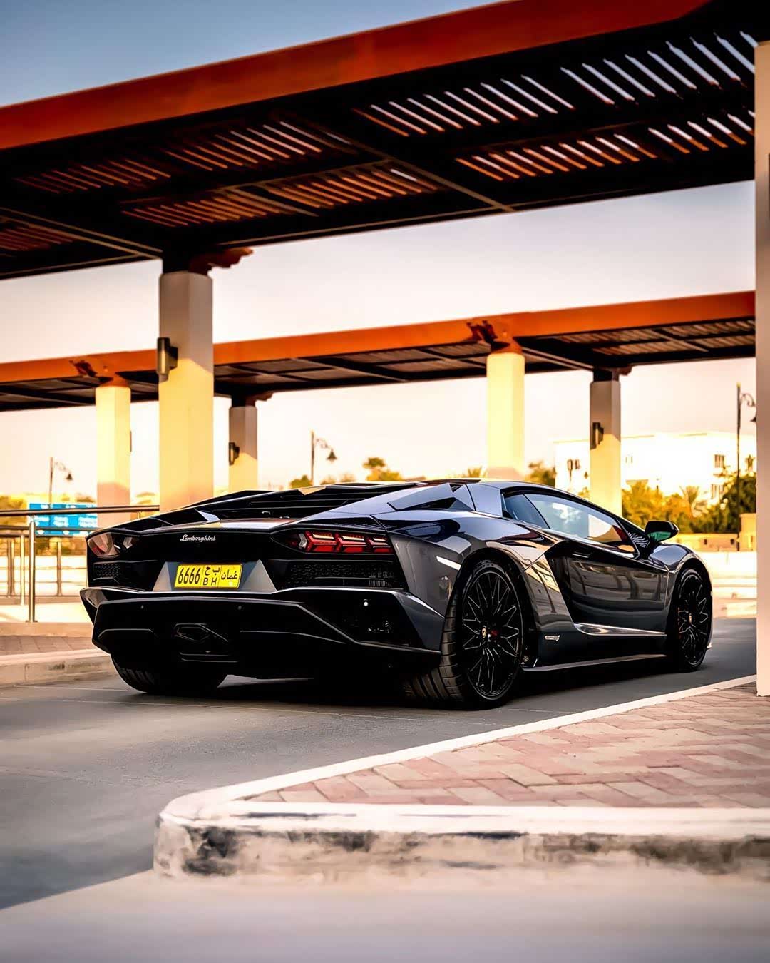 马斯喀特皇家歌剧院,兰博基尼aventador s