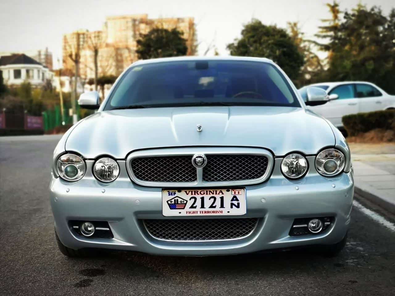 看看当年捷豹经典的xj6皇家加长版,再想想如今的捷豹