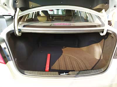 名图后备箱空间展示