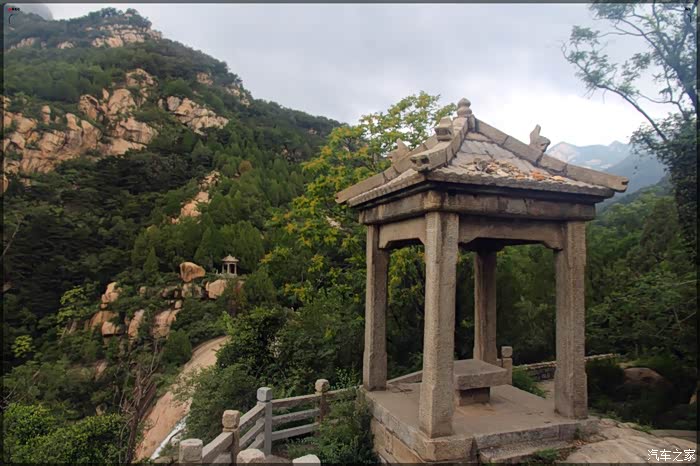 疯子游记登瀑布之巅泰山阴阳界静坐赏景