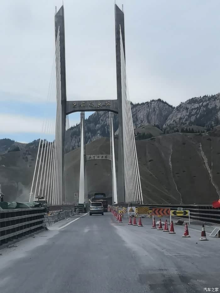 上赛里木湖 准备前往赛里木湖,由于前面走g218国道一路有加气站,所以