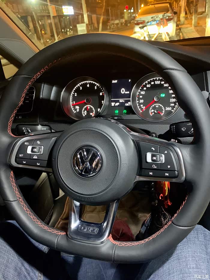 今天办了个进口的大众高尔夫gti方向盘,波兰制造的!