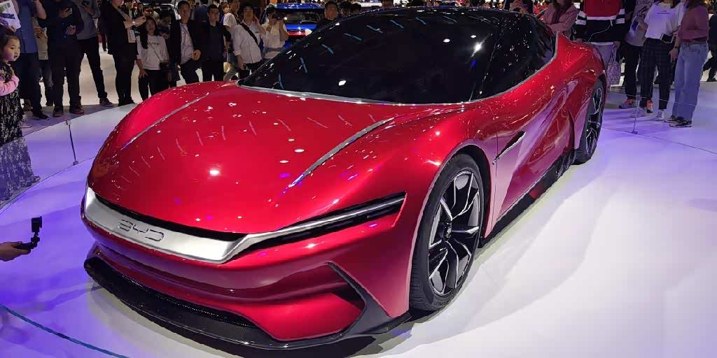 比亚迪汉,红色的很漂亮.跑车的感觉