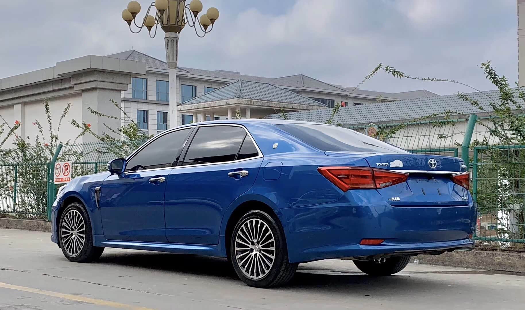 【图】丰田皇冠,时尚漂亮,乘坐舒适_皇冠论坛_汽车之家论坛