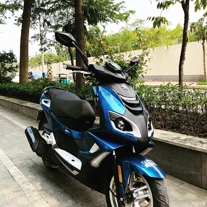 颜值即正义不听劝强提2020款标致sf4地中海蓝150cc