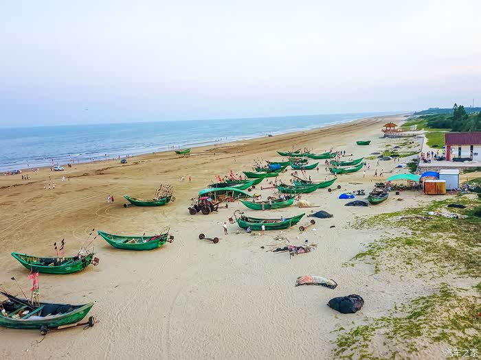 驾着爱车欧蓝德驰骋于南三岛的沙滩来一场趣味野餐与听涛品茶