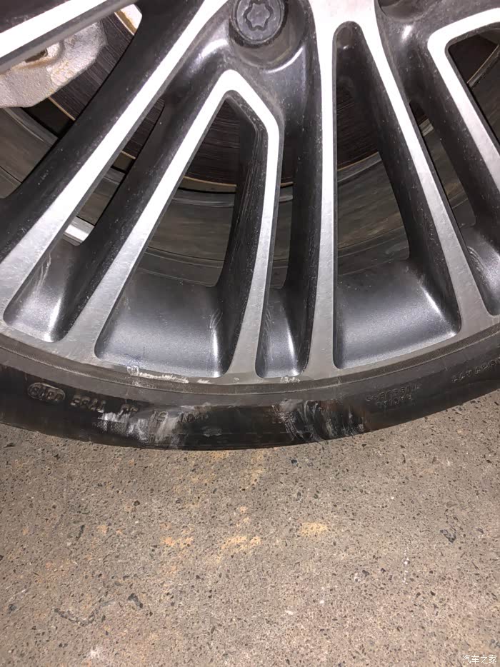 新车四百公里轮毂划伤心痛