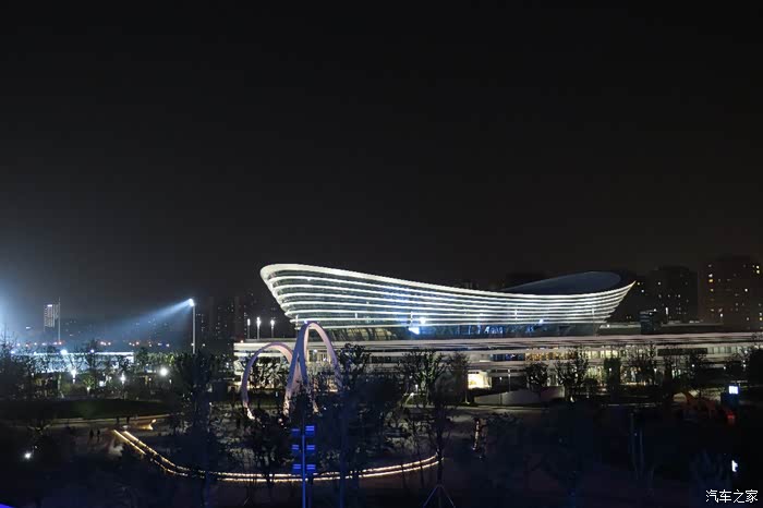 苏州奥体发布会观感逆势上市荣威i5凭什么全新高能全力开挂