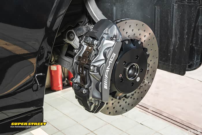 superstreet改装日记奔驰e级改装hp2000高性能刹车片czv刹车盘