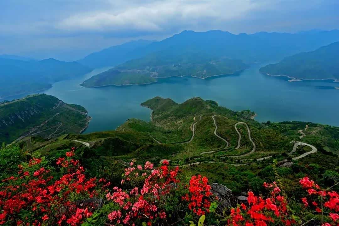 千峡湖,位于浙江省丽水市青田县,是浙江省最大的峡湾型