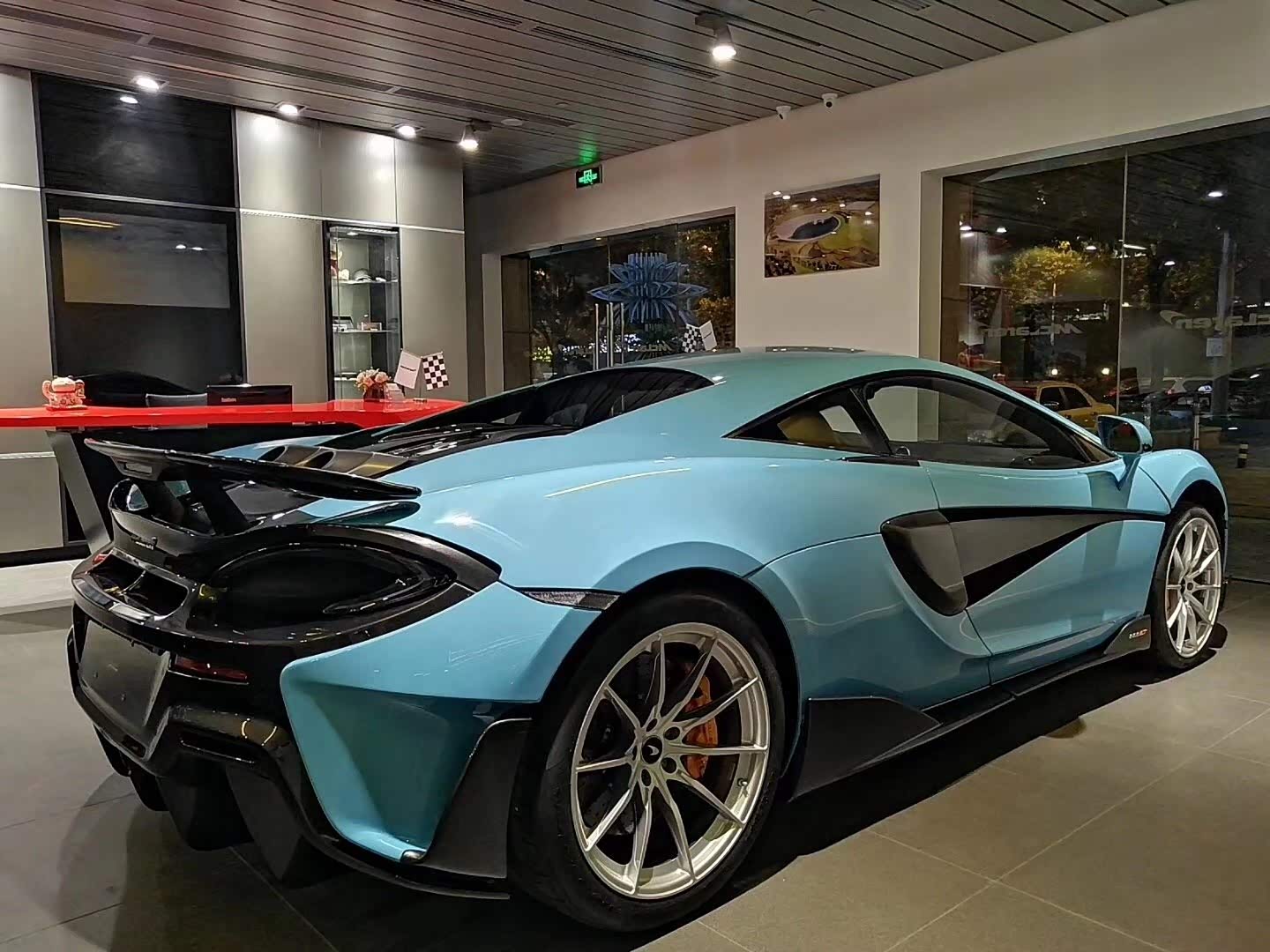 飞翼的车门运动的性格跑车迷心中的最爱