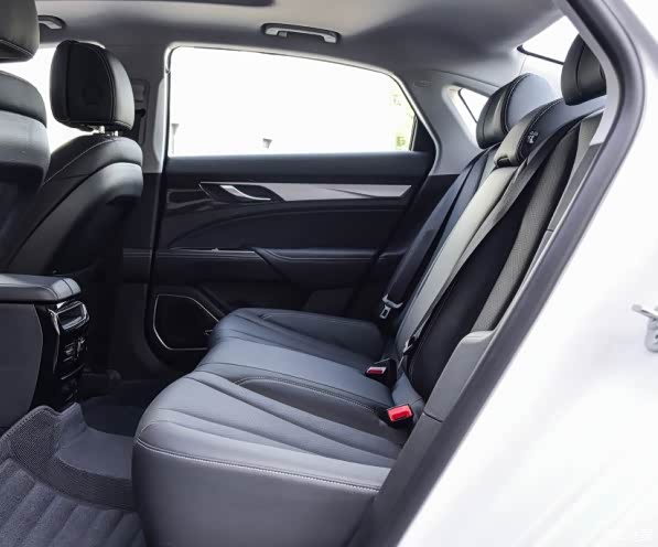 金秋九月,邂逅了它——吉利博瑞ge新能源