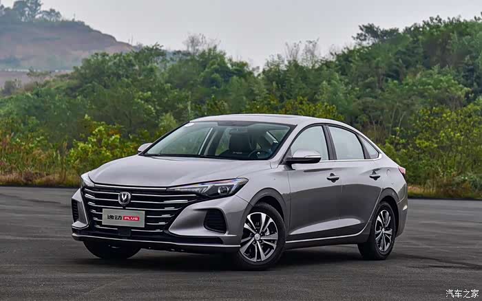 长安逸动plus的外观有着雷克萨斯豪华的气质非常时尚动感