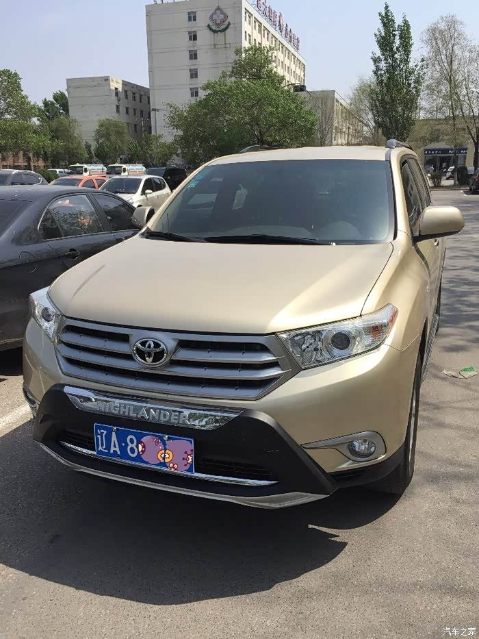 土豪金色汉兰达