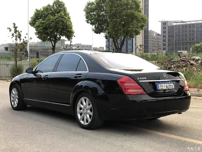 偶遇强迫症车主的奔驰w221s350,看了车流口水